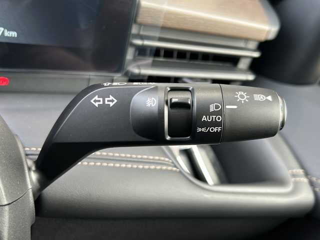 日産 セレナ e－パワー ハイウェイスター V 静岡県 2025(令7)年 0.1千km プリズムホワイト 純正ナビ/・ラジオ/フルセグTV/・Bluetooth/USB/HDMI/主要装備/・レーダークルーズコントロール　/・全方位カメラ　/・両側パワースライドドア　/・ＥＴＣ２．０　/・レーンキープアシスト　/・オートライト　/・オートハイビーム　/・ＬＥＤヘッドライト　/・デジタルインナーミラー　/・ＢＳＭ/・SOSコール/・オートホールド/・プロパイロット/・ワイヤレス充電/・純正アルミホイール/・プッシュスタート/・スマートキー/・スペアキー