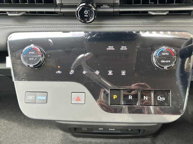 日産 セレナ e－パワー ハイウェイスター V 静岡県 2025(令7)年 0.1千km プリズムホワイト 純正ナビ/・ラジオ/フルセグTV/・Bluetooth/USB/HDMI/主要装備/・レーダークルーズコントロール　/・全方位カメラ　/・両側パワースライドドア　/・ＥＴＣ２．０　/・レーンキープアシスト　/・オートライト　/・オートハイビーム　/・ＬＥＤヘッドライト　/・デジタルインナーミラー　/・ＢＳＭ/・SOSコール/・オートホールド/・プロパイロット/・ワイヤレス充電/・純正アルミホイール/・プッシュスタート/・スマートキー/・スペアキー