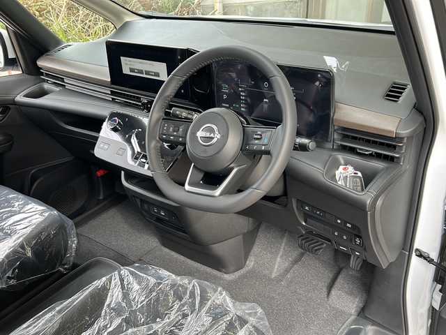 日産 セレナ e－パワー ハイウェイスター V 静岡県 2025(令7)年 0.1千km プリズムホワイト 純正ナビ/・ラジオ/フルセグTV/・Bluetooth/USB/HDMI/主要装備/・レーダークルーズコントロール　/・全方位カメラ　/・両側パワースライドドア　/・ＥＴＣ２．０　/・レーンキープアシスト　/・オートライト　/・オートハイビーム　/・ＬＥＤヘッドライト　/・デジタルインナーミラー　/・ＢＳＭ/・SOSコール/・オートホールド/・プロパイロット/・ワイヤレス充電/・純正アルミホイール/・プッシュスタート/・スマートキー/・スペアキー