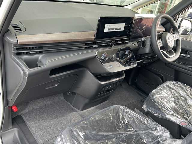 日産 セレナ e－パワー ハイウェイスター V 静岡県 2025(令7)年 0.1千km プリズムホワイト 純正ナビ/・ラジオ/フルセグTV/・Bluetooth/USB/HDMI/主要装備/・レーダークルーズコントロール　/・全方位カメラ　/・両側パワースライドドア　/・ＥＴＣ２．０　/・レーンキープアシスト　/・オートライト　/・オートハイビーム　/・ＬＥＤヘッドライト　/・デジタルインナーミラー　/・ＢＳＭ/・SOSコール/・オートホールド/・プロパイロット/・ワイヤレス充電/・純正アルミホイール/・プッシュスタート/・スマートキー/・スペアキー