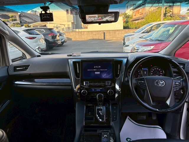 トヨタ アルファード S Cパッケージ 大阪府 2020(令2)年 5万km ホワイトパールクリスタルシャイン ＡＬＰＩＮＥ１１インチナビ　/フルセグ　/Ｂｌｕｅｔｏｏｔｈ　/バックカメラ　/HDMI/ＡＬＰＩＮＥフリップダウンモニター　/本革レザーシート　（OP）/前席・2列目席（シートヒータ・エアーシート）/サンルーフ　/ＡＣ１００Ｖ　/デジタルインナーミラー　/ＢＳＭ/三眼LEDヘッドライト/シーケンシャルライト/両側パワースライドドア/パワーバックドア/前後ドラレコ/ETC