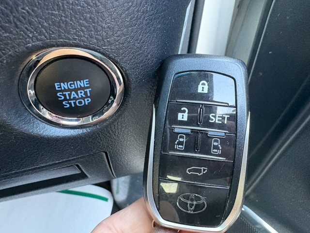 トヨタ アルファード S Cパッケージ 大阪府 2020(令2)年 5万km ホワイトパールクリスタルシャイン ＡＬＰＩＮＥ１１インチナビ　/フルセグ　/Ｂｌｕｅｔｏｏｔｈ　/バックカメラ　/HDMI/ＡＬＰＩＮＥフリップダウンモニター　/本革レザーシート　（OP）/前席・2列目席（シートヒータ・エアーシート）/サンルーフ　/ＡＣ１００Ｖ　/デジタルインナーミラー　/ＢＳＭ/三眼LEDヘッドライト/シーケンシャルライト/両側パワースライドドア/パワーバックドア/前後ドラレコ/ETC