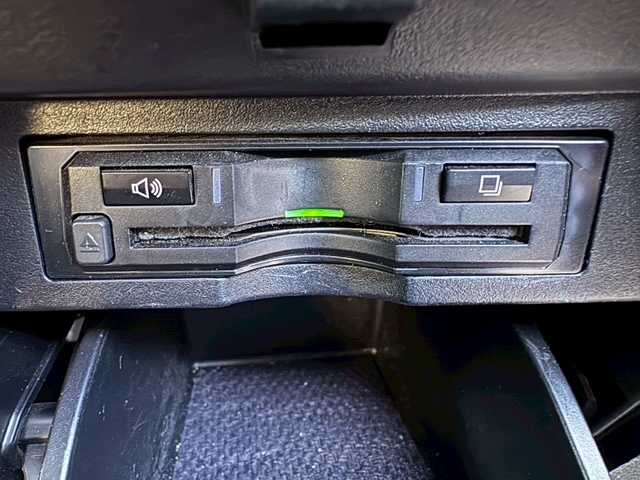 トヨタ アルファード S Cパッケージ 大阪府 2020(令2)年 5万km ホワイトパールクリスタルシャイン ＡＬＰＩＮＥ１１インチナビ　/フルセグ　/Ｂｌｕｅｔｏｏｔｈ　/バックカメラ　/HDMI/ＡＬＰＩＮＥフリップダウンモニター　/本革レザーシート　（OP）/前席・2列目席（シートヒータ・エアーシート）/サンルーフ　/ＡＣ１００Ｖ　/デジタルインナーミラー　/ＢＳＭ/三眼LEDヘッドライト/シーケンシャルライト/両側パワースライドドア/パワーバックドア/前後ドラレコ/ETC