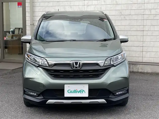 ホンダ フリード＋ ハイブリット クロスター 大分県 2023(令5)年 2.8万km シルバーミストグリーンM ワンオーナー/ハーフレザー調シート/純正メモリナビ VXM-237VFNi/【フルセグ/DVD/BTオーディオ】/バックカメラ/後席フリップダウンモニター/両側パワースライドドア/純正15インチアルミホイール/レーダークルーズコントロール/衝突被害軽減システム/レーンアシスト/ETC/LEDヘッドライト/LEDフォグランプ/オートライト/レザーステアリング/チルトステアリング/ステアリングリモコン/運転席シートリフター/前席シートヒーター/ミラーヒーター/ワイパーヒーター/ウインカーミラー/横滑り防止装置/エンジンプッシュスタート/リアプライバシーガラス/ドアバイザー/フロアマット/電動格納ミラー/カーテン＆サイド＆Wエアバッグ/ABS/スマートキー×2/保証書/車両取説/ナビ取説