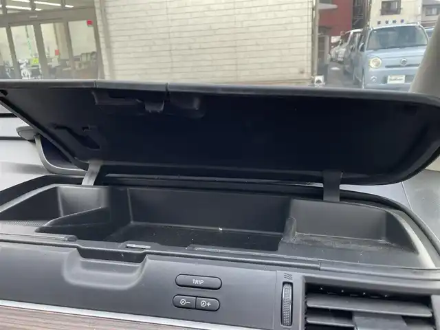 ホンダ フリード＋ ハイブリット クロスター 大分県 2023(令5)年 2.8万km シルバーミストグリーンM ワンオーナー/ハーフレザー調シート/純正メモリナビ VXM-237VFNi/【フルセグ/DVD/BTオーディオ】/バックカメラ/後席フリップダウンモニター/両側パワースライドドア/純正15インチアルミホイール/レーダークルーズコントロール/衝突被害軽減システム/レーンアシスト/ETC/LEDヘッドライト/LEDフォグランプ/オートライト/レザーステアリング/チルトステアリング/ステアリングリモコン/運転席シートリフター/前席シートヒーター/ミラーヒーター/ワイパーヒーター/ウインカーミラー/横滑り防止装置/エンジンプッシュスタート/リアプライバシーガラス/ドアバイザー/フロアマット/電動格納ミラー/カーテン＆サイド＆Wエアバッグ/ABS/スマートキー×2/保証書/車両取説/ナビ取説