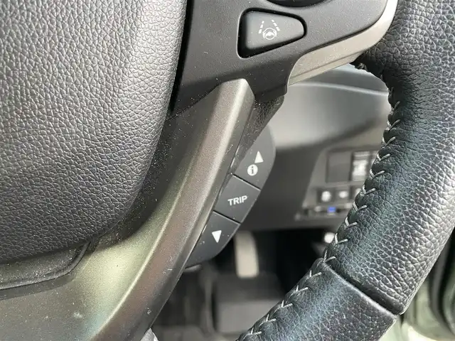 ホンダ フリード＋ ハイブリット クロスター 大分県 2023(令5)年 2.8万km シルバーミストグリーンM ワンオーナー/ハーフレザー調シート/純正メモリナビ VXM-237VFNi/【フルセグ/DVD/BTオーディオ】/バックカメラ/後席フリップダウンモニター/両側パワースライドドア/純正15インチアルミホイール/レーダークルーズコントロール/衝突被害軽減システム/レーンアシスト/ETC/LEDヘッドライト/LEDフォグランプ/オートライト/レザーステアリング/チルトステアリング/ステアリングリモコン/運転席シートリフター/前席シートヒーター/ミラーヒーター/ワイパーヒーター/ウインカーミラー/横滑り防止装置/エンジンプッシュスタート/リアプライバシーガラス/ドアバイザー/フロアマット/電動格納ミラー/カーテン＆サイド＆Wエアバッグ/ABS/スマートキー×2/保証書/車両取説/ナビ取説