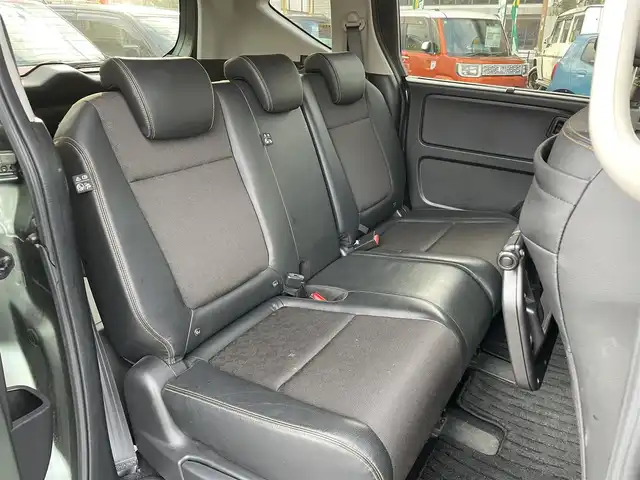 ホンダ フリード＋ ハイブリット クロスター 大分県 2023(令5)年 2.8万km シルバーミストグリーンM ワンオーナー/ハーフレザー調シート/純正メモリナビ VXM-237VFNi/【フルセグ/DVD/BTオーディオ】/バックカメラ/後席フリップダウンモニター/両側パワースライドドア/純正15インチアルミホイール/レーダークルーズコントロール/衝突被害軽減システム/レーンアシスト/ETC/LEDヘッドライト/LEDフォグランプ/オートライト/レザーステアリング/チルトステアリング/ステアリングリモコン/運転席シートリフター/前席シートヒーター/ミラーヒーター/ワイパーヒーター/ウインカーミラー/横滑り防止装置/エンジンプッシュスタート/リアプライバシーガラス/ドアバイザー/フロアマット/電動格納ミラー/カーテン＆サイド＆Wエアバッグ/ABS/スマートキー×2/保証書/車両取説/ナビ取説