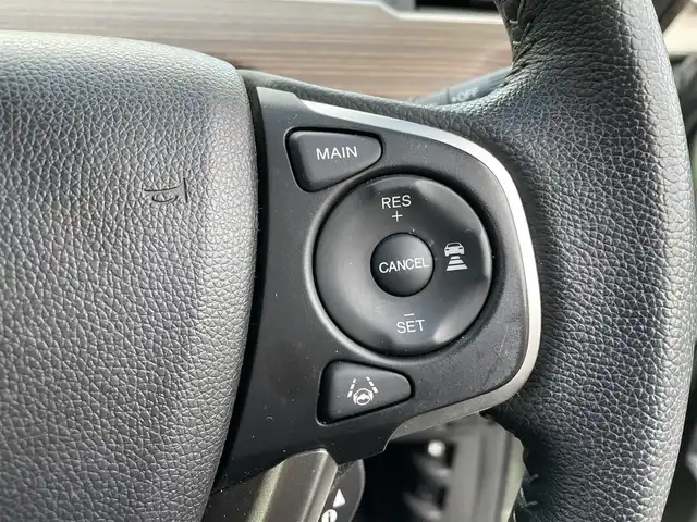 ホンダ フリード＋ ハイブリット クロスター 大分県 2023(令5)年 2.8万km シルバーミストグリーンM ワンオーナー/ハーフレザー調シート/純正メモリナビ VXM-237VFNi/【フルセグ/DVD/BTオーディオ】/バックカメラ/後席フリップダウンモニター/両側パワースライドドア/純正15インチアルミホイール/レーダークルーズコントロール/衝突被害軽減システム/レーンアシスト/ETC/LEDヘッドライト/LEDフォグランプ/オートライト/レザーステアリング/チルトステアリング/ステアリングリモコン/運転席シートリフター/前席シートヒーター/ミラーヒーター/ワイパーヒーター/ウインカーミラー/横滑り防止装置/エンジンプッシュスタート/リアプライバシーガラス/ドアバイザー/フロアマット/電動格納ミラー/カーテン＆サイド＆Wエアバッグ/ABS/スマートキー×2/保証書/車両取説/ナビ取説