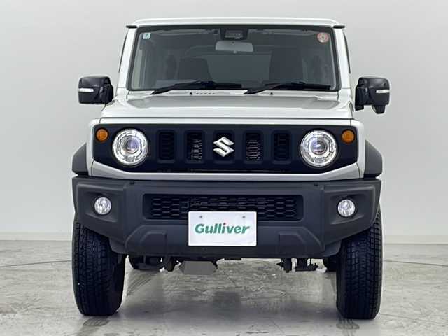 スズキ ジムニー シエラ JC 宮城県 2020(令2)年 2.4万km ピュアホワイトP 禁煙車/デュアルカメラブレーキサポート/スズキセーフティサポート/・車線逸脱抑制制御機能/・車線逸脱警報機能/・横滑り防止装置/・ハイビームアシスト/バックカメラ/ダウンヒルアシストコントロール/純正8インチナビ/・BT/SD/CD/DVD/USB/iPod/AM/FM/フルセグTV/前席シートヒーター/ETC/革巻きステアリング/ステアリングスイッチ/エンジンスターター/スマートキー/プッシュスタート/LEDヘッドライト/LEDフォグランプ/純正フロアマット/純正ドアバイザー/純正15インチホイール/ヒーテッドミラー