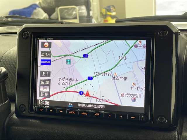 スズキ ジムニー シエラ JC 宮城県 2020(令2)年 2.4万km ピュアホワイトP 禁煙車/デュアルカメラブレーキサポート/スズキセーフティサポート/・車線逸脱抑制制御機能/・車線逸脱警報機能/・横滑り防止装置/・ハイビームアシスト/バックカメラ/ダウンヒルアシストコントロール/純正8インチナビ/・BT/SD/CD/DVD/USB/iPod/AM/FM/フルセグTV/前席シートヒーター/ETC/革巻きステアリング/ステアリングスイッチ/エンジンスターター/スマートキー/プッシュスタート/LEDヘッドライト/LEDフォグランプ/純正フロアマット/純正ドアバイザー/純正15インチホイール/ヒーテッドミラー