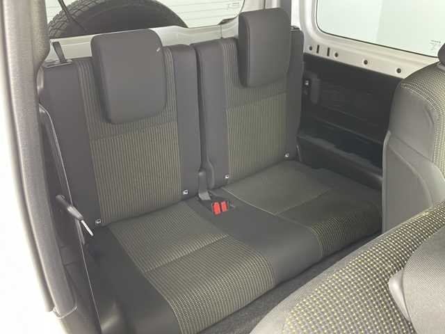 スズキ ジムニー シエラ JC 宮城県 2020(令2)年 2.4万km ピュアホワイトP 禁煙車/デュアルカメラブレーキサポート/スズキセーフティサポート/・車線逸脱抑制制御機能/・車線逸脱警報機能/・横滑り防止装置/・ハイビームアシスト/バックカメラ/ダウンヒルアシストコントロール/純正8インチナビ/・BT/SD/CD/DVD/USB/iPod/AM/FM/フルセグTV/前席シートヒーター/ETC/革巻きステアリング/ステアリングスイッチ/エンジンスターター/スマートキー/プッシュスタート/LEDヘッドライト/LEDフォグランプ/純正フロアマット/純正ドアバイザー/純正15インチホイール/ヒーテッドミラー