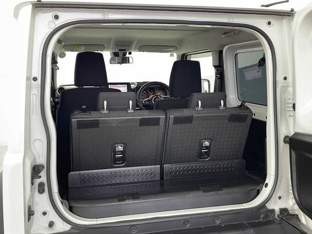 スズキ ジムニー シエラ JC 宮城県 2020(令2)年 2.4万km ピュアホワイトP 禁煙車/デュアルカメラブレーキサポート/スズキセーフティサポート/・車線逸脱抑制制御機能/・車線逸脱警報機能/・横滑り防止装置/・ハイビームアシスト/バックカメラ/ダウンヒルアシストコントロール/純正8インチナビ/・BT/SD/CD/DVD/USB/iPod/AM/FM/フルセグTV/前席シートヒーター/ETC/革巻きステアリング/ステアリングスイッチ/エンジンスターター/スマートキー/プッシュスタート/LEDヘッドライト/LEDフォグランプ/純正フロアマット/純正ドアバイザー/純正15インチホイール/ヒーテッドミラー