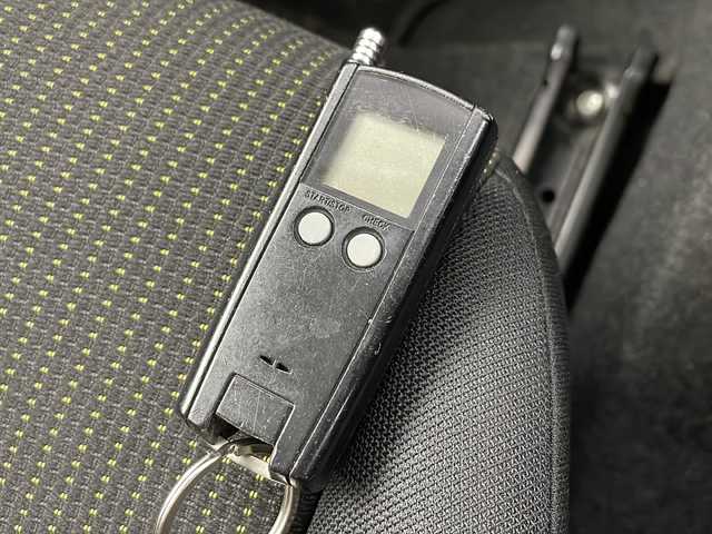 スズキ ジムニー シエラ JC 宮城県 2020(令2)年 2.4万km ピュアホワイトP 禁煙車/デュアルカメラブレーキサポート/スズキセーフティサポート/・車線逸脱抑制制御機能/・車線逸脱警報機能/・横滑り防止装置/・ハイビームアシスト/バックカメラ/ダウンヒルアシストコントロール/純正8インチナビ/・BT/SD/CD/DVD/USB/iPod/AM/FM/フルセグTV/前席シートヒーター/ETC/革巻きステアリング/ステアリングスイッチ/エンジンスターター/スマートキー/プッシュスタート/LEDヘッドライト/LEDフォグランプ/純正フロアマット/純正ドアバイザー/純正15インチホイール/ヒーテッドミラー