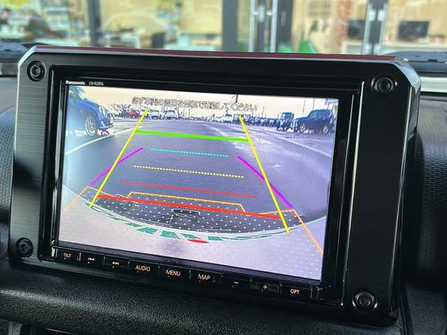 スズキ ジムニー シエラ JC 宮城県 2020(令2)年 2.4万km ピュアホワイトP 禁煙車/デュアルカメラブレーキサポート/スズキセーフティサポート/・車線逸脱抑制制御機能/・車線逸脱警報機能/・横滑り防止装置/・ハイビームアシスト/バックカメラ/ダウンヒルアシストコントロール/純正8インチナビ/・BT/SD/CD/DVD/USB/iPod/AM/FM/フルセグTV/前席シートヒーター/ETC/革巻きステアリング/ステアリングスイッチ/エンジンスターター/スマートキー/プッシュスタート/LEDヘッドライト/LEDフォグランプ/純正フロアマット/純正ドアバイザー/純正15インチホイール/ヒーテッドミラー