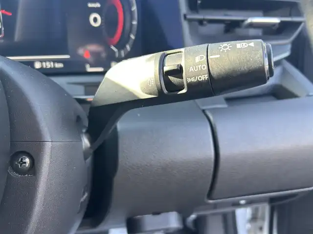 日産 オーラ ニスモ 栃木県 2022(令4)年 1.6万km ピュアホワイトパール 全方位運転支援システム/・インテリジェントエマージェンシーブレーキ/・踏み間違い衝突防止アシスト　・標識検知機能/・前方衝突予測警報　・ふらつき警報　・後退時車両検知機能/・車線逸脱警報　・車線逸脱防止支援システム/・後側方衝突防止支援システム/車両検知警報/9インチワイドディスプレイコネクトナビゲーションシステム/フルセグTV/Bluetooth/USB/AppleCarPlay/インテリジェントアラウンドビューモニター/インテリジェントルームミラー/ETC2.0/ドライブレコーダー/ワイヤレス充電/ブラックフードデカール/NISMOロゴ入りレッド加飾付ブラック合皮ハーフレザーシート/スマートキー/プッシュEgスタート/純正17インチAW/アダプティブLEDヘッドライト/フォグランプ