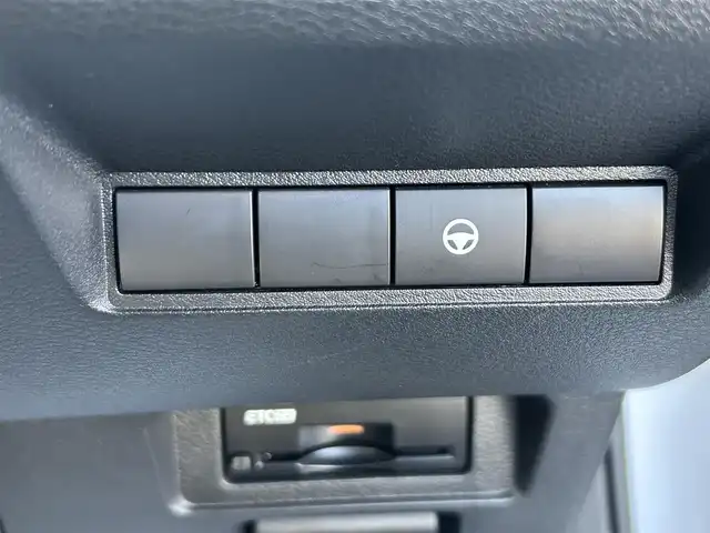 日産 オーラ ニスモ 栃木県 2022(令4)年 1.6万km ピュアホワイトパール 全方位運転支援システム/・インテリジェントエマージェンシーブレーキ/・踏み間違い衝突防止アシスト　・標識検知機能/・前方衝突予測警報　・ふらつき警報　・後退時車両検知機能/・車線逸脱警報　・車線逸脱防止支援システム/・後側方衝突防止支援システム/車両検知警報/9インチワイドディスプレイコネクトナビゲーションシステム/フルセグTV/Bluetooth/USB/AppleCarPlay/インテリジェントアラウンドビューモニター/インテリジェントルームミラー/ETC2.0/ドライブレコーダー/ワイヤレス充電/ブラックフードデカール/NISMOロゴ入りレッド加飾付ブラック合皮ハーフレザーシート/スマートキー/プッシュEgスタート/純正17インチAW/アダプティブLEDヘッドライト/フォグランプ