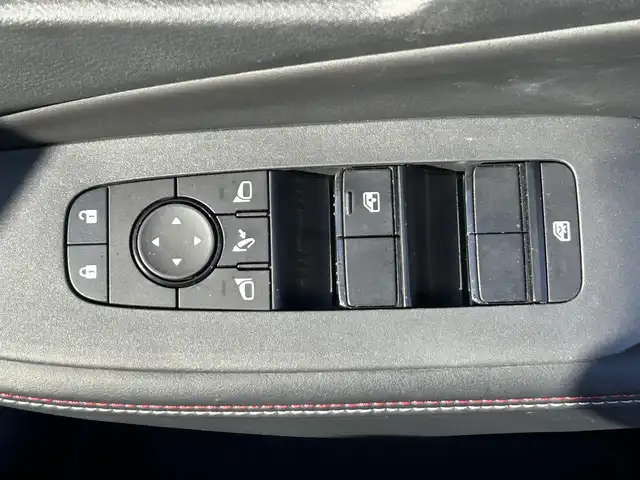 日産 オーラ ニスモ 栃木県 2022(令4)年 1.6万km ピュアホワイトパール 全方位運転支援システム/・インテリジェントエマージェンシーブレーキ/・踏み間違い衝突防止アシスト　・標識検知機能/・前方衝突予測警報　・ふらつき警報　・後退時車両検知機能/・車線逸脱警報　・車線逸脱防止支援システム/・後側方衝突防止支援システム/車両検知警報/9インチワイドディスプレイコネクトナビゲーションシステム/フルセグTV/Bluetooth/USB/AppleCarPlay/インテリジェントアラウンドビューモニター/インテリジェントルームミラー/ETC2.0/ドライブレコーダー/ワイヤレス充電/ブラックフードデカール/NISMOロゴ入りレッド加飾付ブラック合皮ハーフレザーシート/スマートキー/プッシュEgスタート/純正17インチAW/アダプティブLEDヘッドライト/フォグランプ