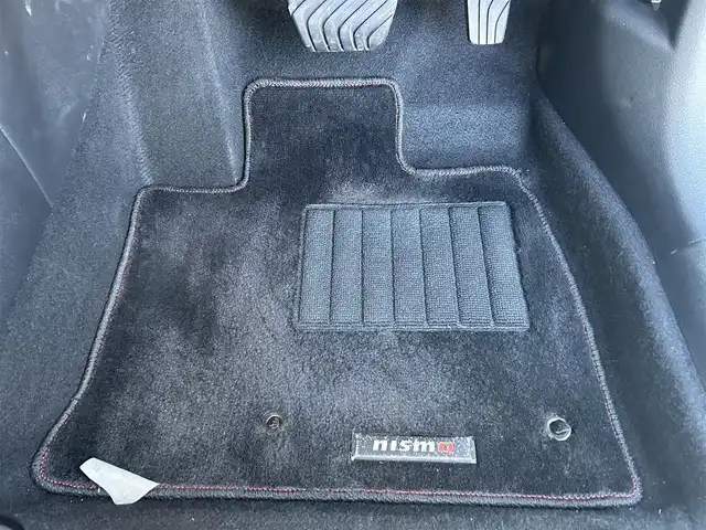 日産 オーラ ニスモ 栃木県 2022(令4)年 1.6万km ピュアホワイトパール 全方位運転支援システム/・インテリジェントエマージェンシーブレーキ/・踏み間違い衝突防止アシスト　・標識検知機能/・前方衝突予測警報　・ふらつき警報　・後退時車両検知機能/・車線逸脱警報　・車線逸脱防止支援システム/・後側方衝突防止支援システム/車両検知警報/9インチワイドディスプレイコネクトナビゲーションシステム/フルセグTV/Bluetooth/USB/AppleCarPlay/インテリジェントアラウンドビューモニター/インテリジェントルームミラー/ETC2.0/ドライブレコーダー/ワイヤレス充電/ブラックフードデカール/NISMOロゴ入りレッド加飾付ブラック合皮ハーフレザーシート/スマートキー/プッシュEgスタート/純正17インチAW/アダプティブLEDヘッドライト/フォグランプ