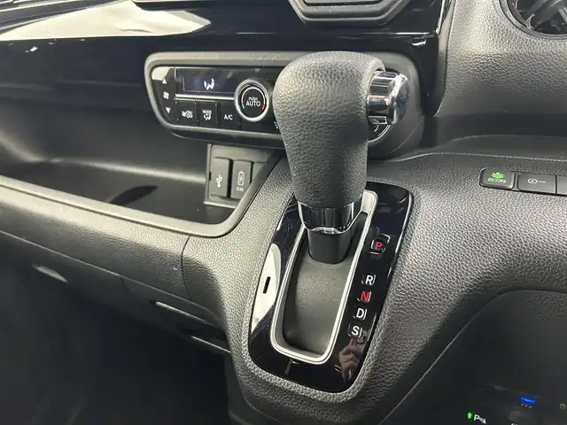 ホンダ Ｎ ＢＯＸ カスタム L 千葉県 2021(令3)年 2.2万km ミッドナイトブルービームM 禁煙車/純正7型ナビ（VXM-214VFi）/AM＆FM＆Bluetooth＆フルセグTV＆CD＆DVD/両側電動スライドドア　/レーダークルーズコントロール　/ホンダセンシング　/衝突軽減ブレーキ /LEDヘッドライト（オートライト機能付）/ビルトインETC　/シートヒーター/ヘッドライトレベライザー　/レーンアシスト　/USBポート/電動格納サイドミラー/ISOFIX/純正フロアマット/純正ドアバイザー/バックカメラ/アイドリングストップ/ウィンカーミラー/プッシュスタート