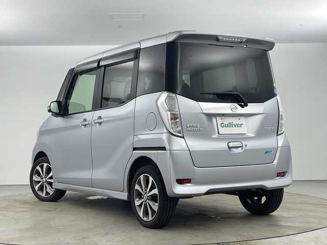 日産 デイズ ルークス HWS X Vセレクション 愛知県 2017(平29)年 1.9万km クールシルバー 純正７インチSDナビ/(CD/DVD/BT/フルセグTV)/バックカメラ/衝突被害軽減システム/両側パワースライドドア/横滑り防止装置/アイドリングストップ/LEDヘッドライト/フォグランプ/オートライト/ウィンカーミラー/電動格納ミラー/純正アルミホイール/プッシュスタート/スマートキー/フロアマット/ドアバイザー