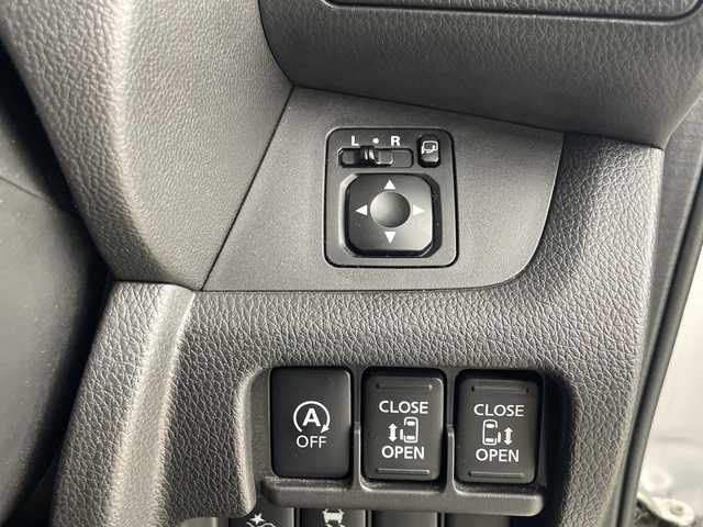 日産 デイズ ルークス HWS X Vセレクション 愛知県 2017(平29)年 1.9万km クールシルバー 純正７インチSDナビ/(CD/DVD/BT/フルセグTV)/バックカメラ/衝突被害軽減システム/両側パワースライドドア/横滑り防止装置/アイドリングストップ/LEDヘッドライト/フォグランプ/オートライト/ウィンカーミラー/電動格納ミラー/純正アルミホイール/プッシュスタート/スマートキー/フロアマット/ドアバイザー