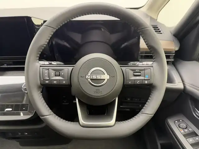 日産 セレナ e－パワー ハイウェイスター V 兵庫県 2025(令7)年 0.1万km未満 プリズムホワイト 純正メモリナビ/（Bluetooth/フルセグTV/USB/HDMI）/純正ディスプレイオーディオ/アラウンドビューモニター/プロパイロット/アダクティブクルーズコントロール/ブラインドスポットモニター/エマージェンシーブレーキ/インテリジェントルームミラー/横滑り防止装置/盗難防止装置/カーテンエアバッグ/クルーズコントロール（前後）/両側パワースライドドア/ビルトインETC2.0/LEDヘッドライト/LEDフォグランプ/オートライト/オートマチックハイビーム/純正ドライブレコーダー/スマートキー/スペアキー1本/3列シート