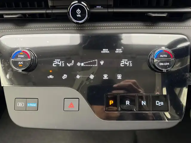 日産 セレナ e－パワー ハイウェイスター V 兵庫県 2025(令7)年 0.1万km未満 プリズムホワイト 純正メモリナビ/（Bluetooth/フルセグTV/USB/HDMI）/純正ディスプレイオーディオ/アラウンドビューモニター/プロパイロット/アダクティブクルーズコントロール/ブラインドスポットモニター/エマージェンシーブレーキ/インテリジェントルームミラー/横滑り防止装置/盗難防止装置/カーテンエアバッグ/クルーズコントロール（前後）/両側パワースライドドア/ビルトインETC2.0/LEDヘッドライト/LEDフォグランプ/オートライト/オートマチックハイビーム/純正ドライブレコーダー/スマートキー/スペアキー1本/3列シート