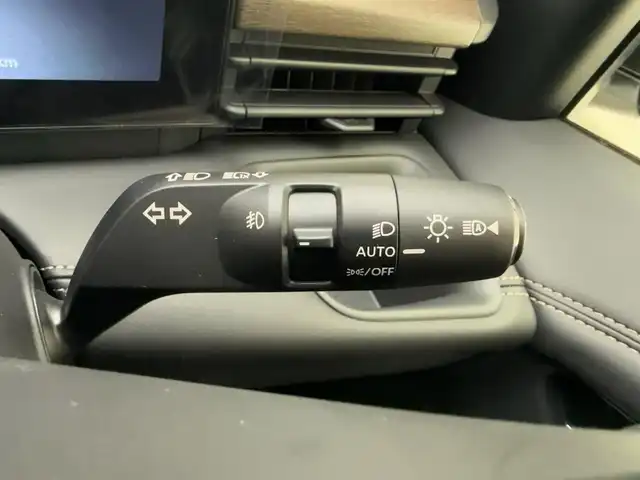 日産 セレナ e－パワー ハイウェイスター V 兵庫県 2025(令7)年 0.1万km未満 プリズムホワイト 純正メモリナビ/（Bluetooth/フルセグTV/USB/HDMI）/純正ディスプレイオーディオ/アラウンドビューモニター/プロパイロット/アダクティブクルーズコントロール/ブラインドスポットモニター/エマージェンシーブレーキ/インテリジェントルームミラー/横滑り防止装置/盗難防止装置/カーテンエアバッグ/クルーズコントロール（前後）/両側パワースライドドア/ビルトインETC2.0/LEDヘッドライト/LEDフォグランプ/オートライト/オートマチックハイビーム/純正ドライブレコーダー/スマートキー/スペアキー1本/3列シート