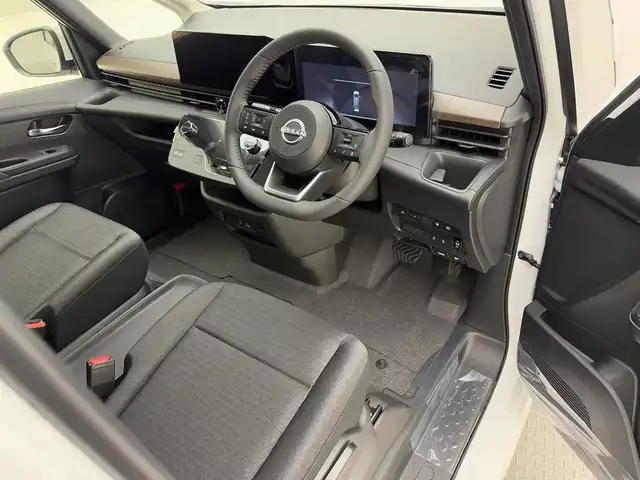 日産 セレナ e－パワー ハイウェイスター V 兵庫県 2025(令7)年 0.1万km未満 プリズムホワイト 純正メモリナビ/（Bluetooth/フルセグTV/USB/HDMI）/純正ディスプレイオーディオ/アラウンドビューモニター/プロパイロット/アダクティブクルーズコントロール/ブラインドスポットモニター/エマージェンシーブレーキ/インテリジェントルームミラー/横滑り防止装置/盗難防止装置/カーテンエアバッグ/クルーズコントロール（前後）/両側パワースライドドア/ビルトインETC2.0/LEDヘッドライト/LEDフォグランプ/オートライト/オートマチックハイビーム/純正ドライブレコーダー/スマートキー/スペアキー1本/3列シート