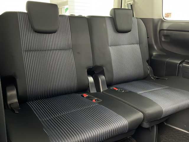 トヨタ ヴォクシー ZS 煌 新潟県 2016(平28)年 13.1万km ブラック 4WD/トヨタセーフティセンス/純正SDナビ/(AM/FM/CD/SD/フルセグ/Bluetooth)/バックモニター/両側パワースライドドア/LEDオートライト/純正アルミホイール付夏タイヤ積込/(205/60/R16/6mm)/純正フロアマット/ドアバイザー/スマートキー/ETC