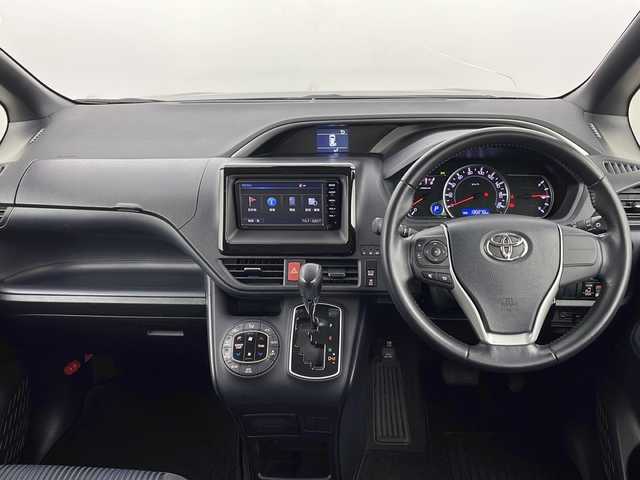 トヨタ ヴォクシー ZS 煌 新潟県 2016(平28)年 13.1万km ブラック 4WD/トヨタセーフティセンス/純正SDナビ/(AM/FM/CD/SD/フルセグ/Bluetooth)/バックモニター/両側パワースライドドア/LEDオートライト/純正アルミホイール付夏タイヤ積込/(205/60/R16/6mm)/純正フロアマット/ドアバイザー/スマートキー/ETC