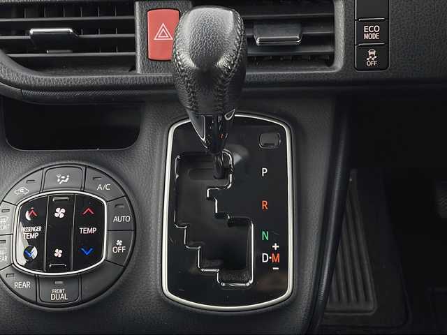 トヨタ ヴォクシー ZS 煌 新潟県 2016(平28)年 13.1万km ブラック 4WD/トヨタセーフティセンス/純正SDナビ/(AM/FM/CD/SD/フルセグ/Bluetooth)/バックモニター/両側パワースライドドア/LEDオートライト/純正アルミホイール付夏タイヤ積込/(205/60/R16/6mm)/純正フロアマット/ドアバイザー/スマートキー/ETC