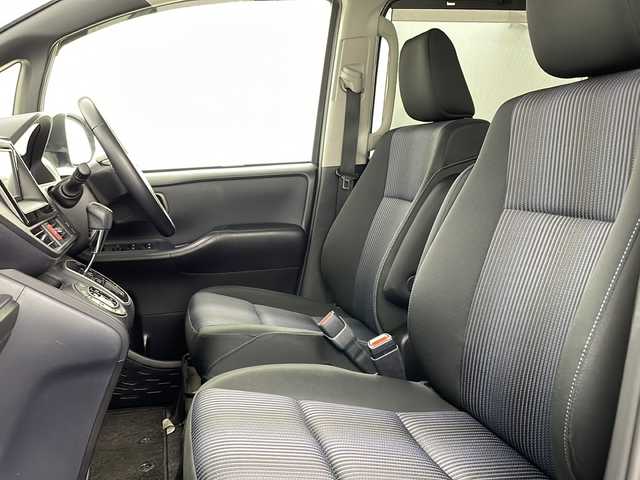 トヨタ ヴォクシー ZS 煌 新潟県 2016(平28)年 13.1万km ブラック 4WD/トヨタセーフティセンス/純正SDナビ/(AM/FM/CD/SD/フルセグ/Bluetooth)/バックモニター/両側パワースライドドア/LEDオートライト/純正アルミホイール付夏タイヤ積込/(205/60/R16/6mm)/純正フロアマット/ドアバイザー/スマートキー/ETC