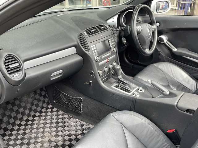 メルセデス・ベンツ ＳＬＫ３５０ 静岡県 2007(平19)年 4.9万km イリジウムシルバー 純正ナビ/バックカメラ/純正アルミホイール/リモコンキー/ETC/黒革シート/シートヒーター/パワーシート/エアスカーフ/パークトロニック/クルーズコントロール/harman/karodn