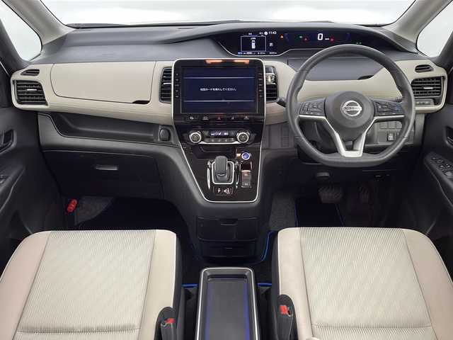 日産 セレナ e－パワー ハイウェイスター V 鹿児島県 2020(令2)年 3万km ブリリアントホワイトパール 純正10インチSDナビMM520D-L/(BT/CD/DVD/AM/FM/フルセグTV)/プロパイロット/アラウンドビューモニター/パーキングアシスト/アイドリングストップ/純正フリップダウンモニター/バックカメラ/純正ナビ連動型ドライブレコーダー（前方）/3列シート/両側パワースライドドア/純正16インチアルミホイール/前後コーナーセンサー/レーンキープアシスト/純正LEDヘッドライト/電動パーキングブレーキ/オートホールド/スペアキー/取扱説明書