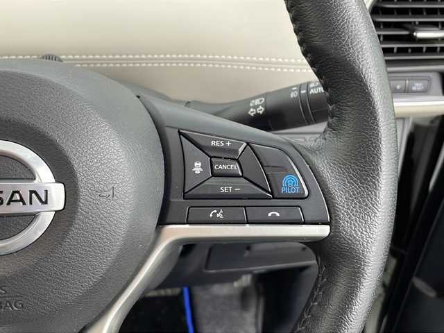 日産 セレナ e－パワー ハイウェイスター V 鹿児島県 2020(令2)年 3万km ブリリアントホワイトパール 純正10インチSDナビMM520D-L/(BT/CD/DVD/AM/FM/フルセグTV)/プロパイロット/アラウンドビューモニター/パーキングアシスト/アイドリングストップ/純正フリップダウンモニター/バックカメラ/純正ナビ連動型ドライブレコーダー（前方）/3列シート/両側パワースライドドア/純正16インチアルミホイール/前後コーナーセンサー/レーンキープアシスト/純正LEDヘッドライト/電動パーキングブレーキ/オートホールド/スペアキー/取扱説明書