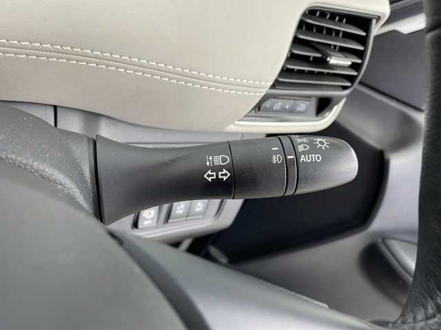 日産 セレナ e－パワー ハイウェイスター V 鹿児島県 2020(令2)年 3万km ブリリアントホワイトパール 純正10インチSDナビMM520D-L/(BT/CD/DVD/AM/FM/フルセグTV)/プロパイロット/アラウンドビューモニター/パーキングアシスト/アイドリングストップ/純正フリップダウンモニター/バックカメラ/純正ナビ連動型ドライブレコーダー（前方）/3列シート/両側パワースライドドア/純正16インチアルミホイール/前後コーナーセンサー/レーンキープアシスト/純正LEDヘッドライト/電動パーキングブレーキ/オートホールド/スペアキー/取扱説明書