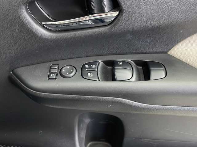 日産 セレナ e－パワー ハイウェイスター V 鹿児島県 2020(令2)年 3万km ブリリアントホワイトパール 純正10インチSDナビMM520D-L/(BT/CD/DVD/AM/FM/フルセグTV)/プロパイロット/アラウンドビューモニター/パーキングアシスト/アイドリングストップ/純正フリップダウンモニター/バックカメラ/純正ナビ連動型ドライブレコーダー（前方）/3列シート/両側パワースライドドア/純正16インチアルミホイール/前後コーナーセンサー/レーンキープアシスト/純正LEDヘッドライト/電動パーキングブレーキ/オートホールド/スペアキー/取扱説明書