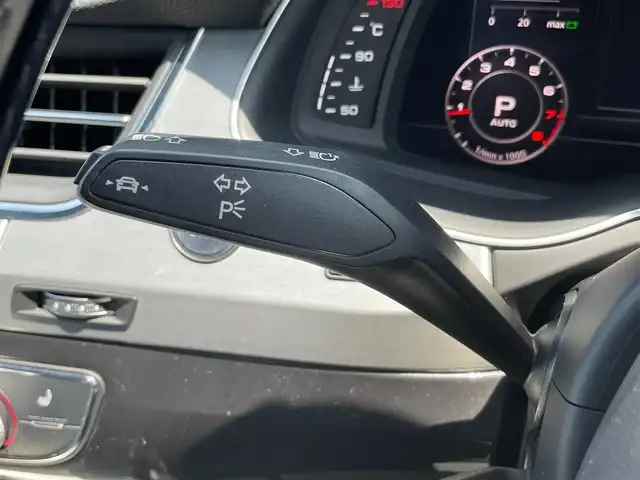 アウディ Ｑ７ 石川県 2018(平30)年 6.8万km 白 4WD/純正メモリナビ/（BT/FM/AM/フルセグTV)/全周囲カメラ/パワーシート/黒レザーシート/1列目2二列目シートヒーター/ステアリングスイッチ/パドルシフト/マトリクスLEDオードヘッドライト/純正ブラックエンブレム/バーチャルコックピット/前後ドライブレコーダー/ETC2.0