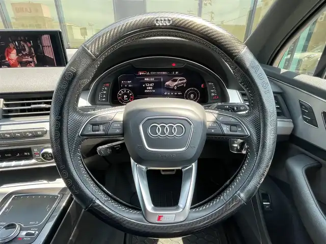 アウディ Ｑ７ 石川県 2018(平30)年 6.8万km 白 4WD/純正メモリナビ/（BT/FM/AM/フルセグTV)/全周囲カメラ/パワーシート/黒レザーシート/1列目2二列目シートヒーター/ステアリングスイッチ/パドルシフト/マトリクスLEDオードヘッドライト/純正ブラックエンブレム/バーチャルコックピット/前後ドライブレコーダー/ETC2.0