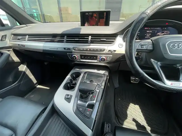 アウディ Ｑ７ 石川県 2018(平30)年 6.8万km 白 4WD/純正メモリナビ/（BT/FM/AM/フルセグTV)/全周囲カメラ/パワーシート/黒レザーシート/1列目2二列目シートヒーター/ステアリングスイッチ/パドルシフト/マトリクスLEDオードヘッドライト/純正ブラックエンブレム/バーチャルコックピット/前後ドライブレコーダー/ETC2.0