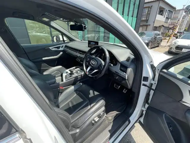 アウディ Ｑ７ 石川県 2018(平30)年 6.8万km 白 4WD/純正メモリナビ/（BT/FM/AM/フルセグTV)/全周囲カメラ/パワーシート/黒レザーシート/1列目2二列目シートヒーター/ステアリングスイッチ/パドルシフト/マトリクスLEDオードヘッドライト/純正ブラックエンブレム/バーチャルコックピット/前後ドライブレコーダー/ETC2.0