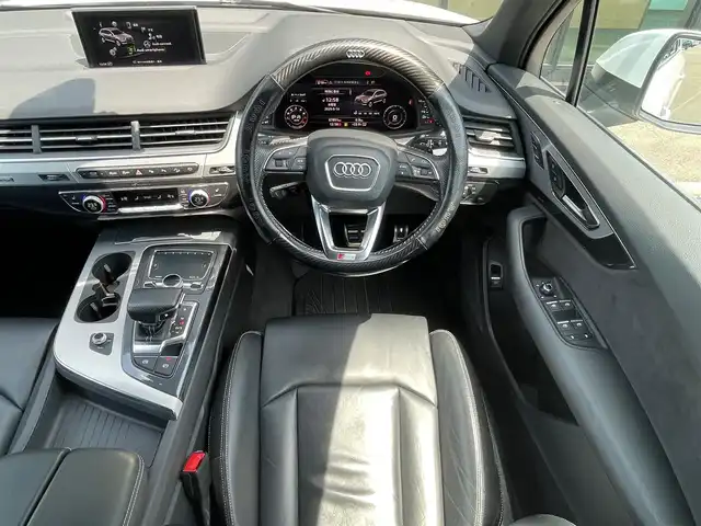 アウディ Ｑ７ 石川県 2018(平30)年 6.8万km 白 4WD/純正メモリナビ/（BT/FM/AM/フルセグTV)/全周囲カメラ/パワーシート/黒レザーシート/1列目2二列目シートヒーター/ステアリングスイッチ/パドルシフト/マトリクスLEDオードヘッドライト/純正ブラックエンブレム/バーチャルコックピット/前後ドライブレコーダー/ETC2.0