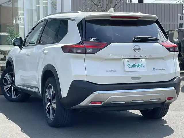 日産 エクストレイル G e－4ORCE 道央・札幌 2023(令5)年 1.8万km ブリリアントホワイトパール ・４WD/・衝突軽減ブレーキ/・プロパイロット/・サンルーフ/・パーキングアシスト/・全方位カメラ/・レザーシート/・パワーシート/・純正ディスプレイオーディオ/　BT＆USB＆TV/・バックカメラ/・サイドカメラ/・フロントカメラ/・パワーバックドア/・ブラインドスポットモニター/・デジタルインナーミラー/・置くだけ充電/・ヘッドアップディスプレイ/・ステアリングヒーター/・シートヒーター/・ダウンヒルアシスト/・プッシュスタート/・スマートキー/・コーナーセンサー/・レーンキープアシスト/・オートリトラミラー/・ETC/・オートライト/・オートエアコン/・社外AW＆夏タイヤ積込/・ウィンカーミラー/・フォグライト/・スペアキー