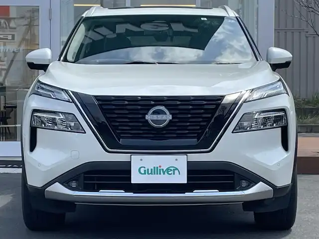 日産 エクストレイル G e－4ORCE 道央・札幌 2023(令5)年 1.8万km ブリリアントホワイトパール ・４WD/・衝突軽減ブレーキ/・プロパイロット/・サンルーフ/・パーキングアシスト/・全方位カメラ/・レザーシート/・パワーシート/・純正ディスプレイオーディオ/　BT＆USB＆TV/・バックカメラ/・サイドカメラ/・フロントカメラ/・パワーバックドア/・ブラインドスポットモニター/・デジタルインナーミラー/・置くだけ充電/・ヘッドアップディスプレイ/・ステアリングヒーター/・シートヒーター/・ダウンヒルアシスト/・プッシュスタート/・スマートキー/・コーナーセンサー/・レーンキープアシスト/・オートリトラミラー/・ETC/・オートライト/・オートエアコン/・社外AW＆夏タイヤ積込/・ウィンカーミラー/・フォグライト/・スペアキー