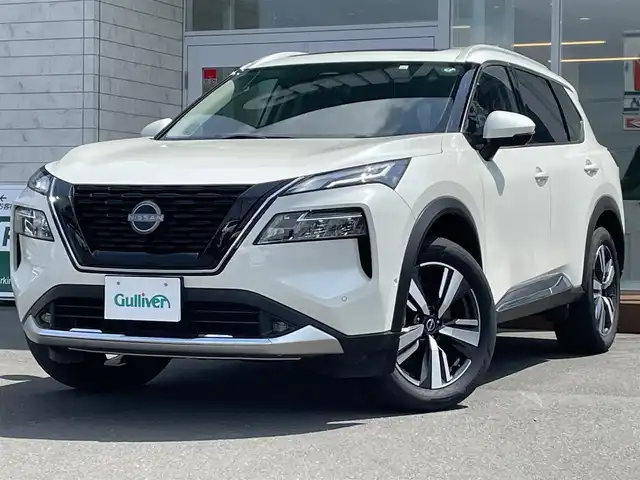 日産 エクストレイル G e－4ORCE 道央・札幌 2023(令5)年 1.8万km ブリリアントホワイトパール ・４WD/・衝突軽減ブレーキ/・プロパイロット/・サンルーフ/・パーキングアシスト/・全方位カメラ/・レザーシート/・パワーシート/・純正ディスプレイオーディオ/　BT＆USB＆TV/・バックカメラ/・サイドカメラ/・フロントカメラ/・パワーバックドア/・ブラインドスポットモニター/・デジタルインナーミラー/・置くだけ充電/・ヘッドアップディスプレイ/・ステアリングヒーター/・シートヒーター/・ダウンヒルアシスト/・プッシュスタート/・スマートキー/・コーナーセンサー/・レーンキープアシスト/・オートリトラミラー/・ETC/・オートライト/・オートエアコン/・社外AW＆夏タイヤ積込/・ウィンカーミラー/・フォグライト/・スペアキー