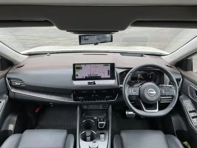 日産 エクストレイル G e－4ORCE 道央・札幌 2023(令5)年 1.8万km ブリリアントホワイトパール ４WD/BOSEプレミアムサウンドシステム/サンルーフ/純正メーカーナビ/AM/FM/BT/フルセグ/プロパイロット/エマージェンシーブレーキ/横滑り防止装置/レーダークルーズコントロール/レーンキープアシスト/パーキングアシスト/クリアランスソナー/アラウンドビューモニター/ビルトインETC2.0/ドライブレコーダー/デジタルインナーミラー/e-Pedal/EVMODE/DRIVEMODE切替/パワーバックドア/前席パワーシート/D席メモリーシート/全席シートヒーター/前席エアシート/レザーシート/革巻きステアリング/ステアリングリモコン/ハンドルヒーター/電動パーキング/オートブレーキホールド/AC100V/プッシュスタート/スマートキー/LEDヘッドライト/オートライト/オートハイビーム/フォグランプ/電動格納ミラー/ウィンカーミラー/純正フロアマット/スペアキー/社外AW付冬タイヤ積込/235/60/R18/2022年/山7mm