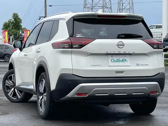 日産 エクストレイル G e－4ORCE 道央・札幌 2023(令5)年 1.8万km ブリリアントホワイトパール ４WD/BOSEプレミアムサウンドシステム/サンルーフ/純正メーカーナビ/AM/FM/BT/フルセグ/プロパイロット/エマージェンシーブレーキ/横滑り防止装置/レーダークルーズコントロール/レーンキープアシスト/パーキングアシスト/クリアランスソナー/アラウンドビューモニター/ビルトインETC2.0/ドライブレコーダー/デジタルインナーミラー/e-Pedal/EVMODE/DRIVEMODE切替/パワーバックドア/前席パワーシート/D席メモリーシート/全席シートヒーター/前席エアシート/レザーシート/革巻きステアリング/ステアリングリモコン/ハンドルヒーター/電動パーキング/オートブレーキホールド/AC100V/プッシュスタート/スマートキー/LEDヘッドライト/オートライト/オートハイビーム/フォグランプ/電動格納ミラー/ウィンカーミラー/純正フロアマット/スペアキー/社外AW付冬タイヤ積込/235/60/R18/2022年/山7mm
