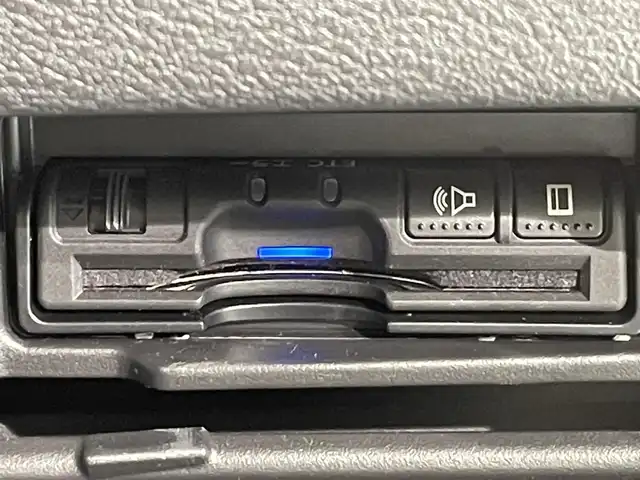 日産 セレナ e－パワー ハイウェイスター V 愛知県 2018(平30)年 5.7万km ミントホワイトP 純正９インチナビ/（CD/DVD/Blu-lay/フルセグ/Bluetooth/SD）/プロパイロット/フリップダウンモニター/デジタルインナーミラー/アラウンドビューモニター/両側パワースライドドア/ビルトインＥＴＣ２．０/ドライブレコーダー　/シートヒーター/コーナーセンサー/ＬＥＤヘッドライト