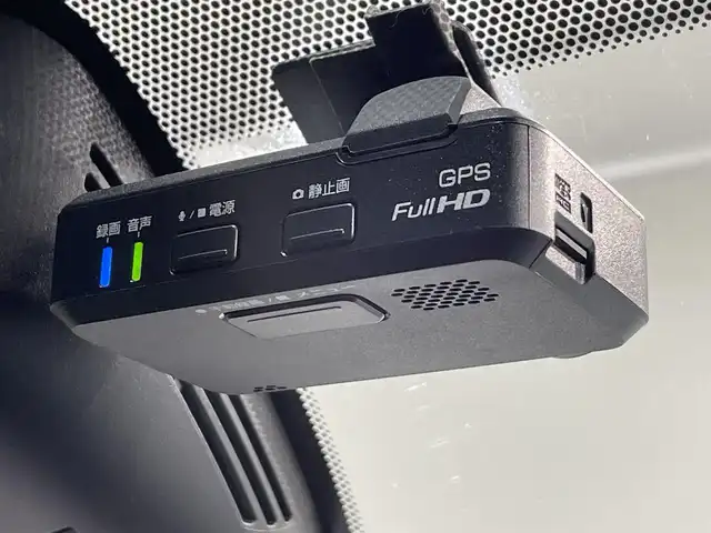 日産 セレナ e－パワー ハイウェイスター V 愛知県 2018(平30)年 5.7万km ミントホワイトP 純正９インチナビ/（CD/DVD/Blu-lay/フルセグ/Bluetooth/SD）/プロパイロット/フリップダウンモニター/デジタルインナーミラー/アラウンドビューモニター/両側パワースライドドア/ビルトインＥＴＣ２．０/ドライブレコーダー　/シートヒーター/コーナーセンサー/ＬＥＤヘッドライト